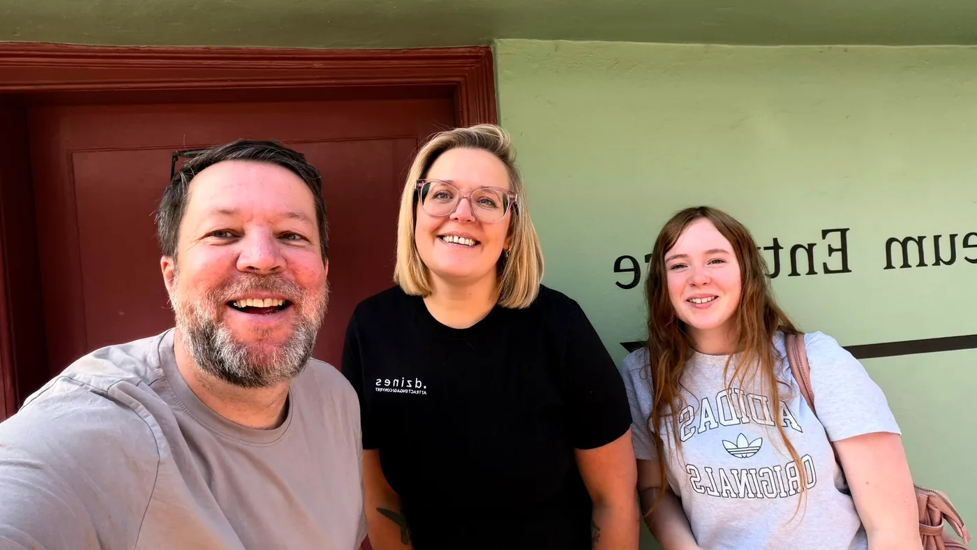 Tony and Helen Wingfield, Dzines Digital